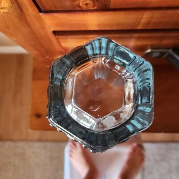 Flower vase thick glass flared tulip shape textured - Picture 3 of 3